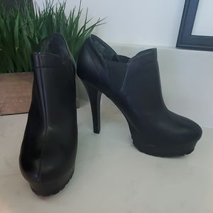Black Jennifer Lopez boots/booties 7.5M